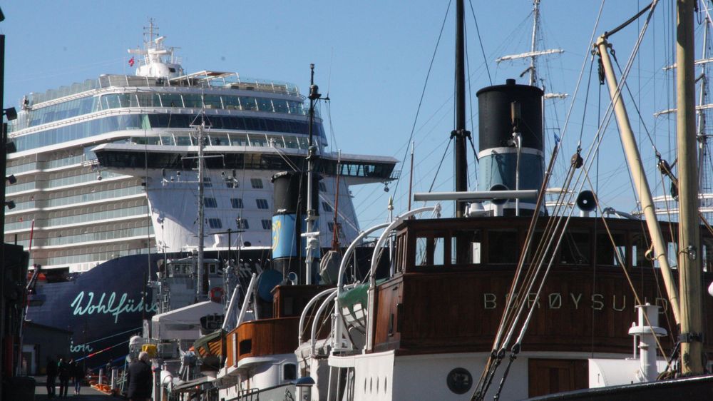 Gamle dampskip og et moderne cruiseskip ved kai i Oslo. 3. og 4. juni i år blir hovedstaden preget av Nor-Shipping.