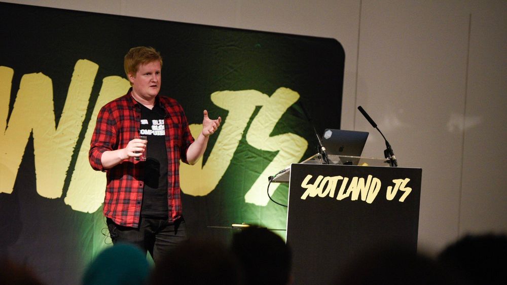 Stian Veum Møllersen mens han holdt et foredrag under Scotland JS sommeren 2018.