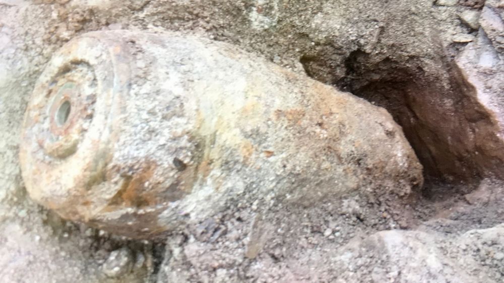 Bomben fra krigens dager som ble funnet på Vallø i slutten av mai. Den er omtrent like stor som den gamle bomben som nå er funnet, med 250 kilo sprengstoff. 