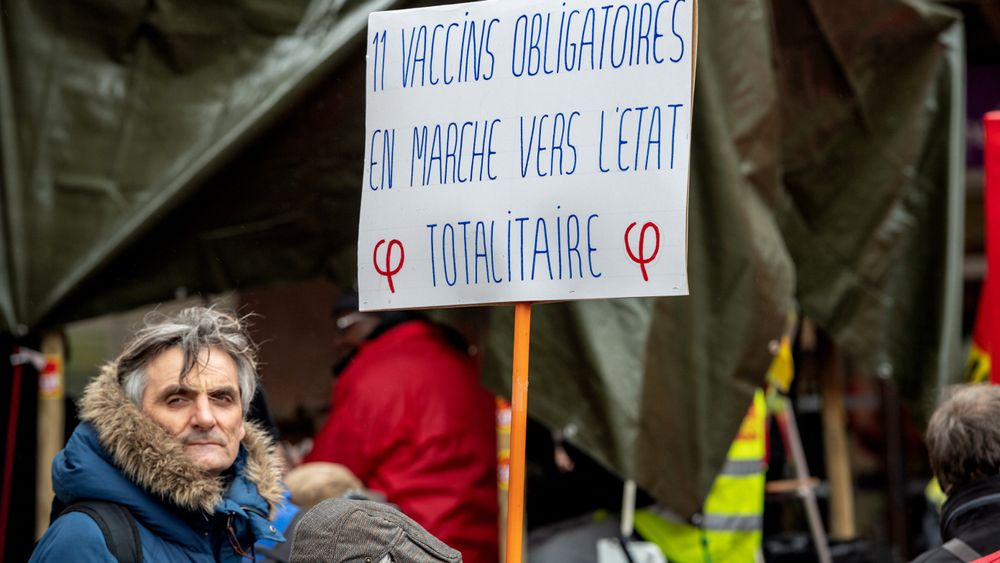 Protest i Strasbourg mot vaksinasjonsprogrammet i Frankrike. 