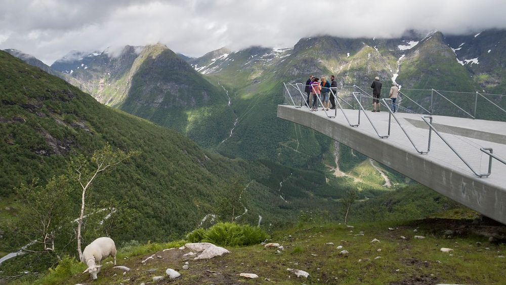 Utsikten ved Nasjonal turistveg Gaularfjellet er spektakulær. Arkitekt: code arkitektur as