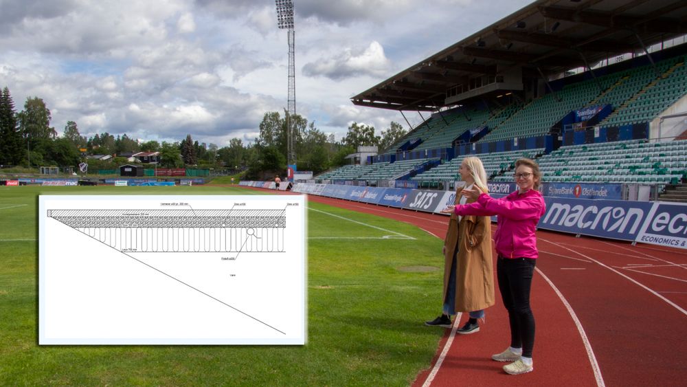 Thea Mork Kummen og Camillia Torp fra Bærum Kommune viser hvor gropvarmelageret kan bygges. Dette er Nadderud stadion slik anlegget er i dag. Innfelt er Rambølls figur av gropvarmelageret.