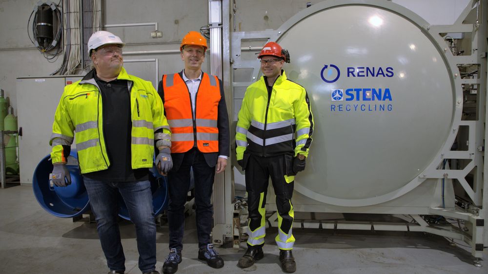 Knut Sælid, Bjørn Arild Thon og Ole Erik Sønsterud ved SF6-tappeanlegget hos Stena Recycling.