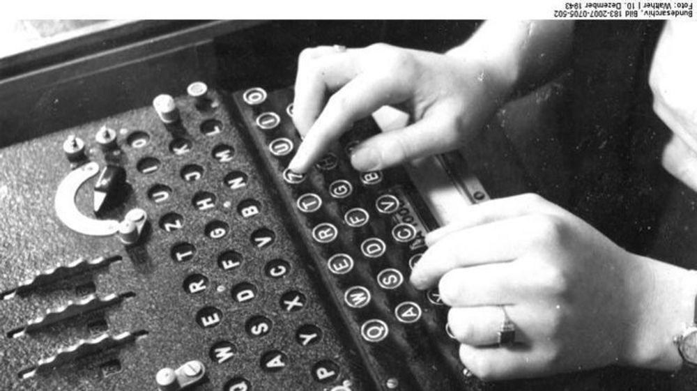 Matematikk-geniet Alan Turing snudde antakelig krigslykken for de allierte, med sitt bidrag til å overvinne tyskernes Enigma-kodesystem under andre verdenskrig.