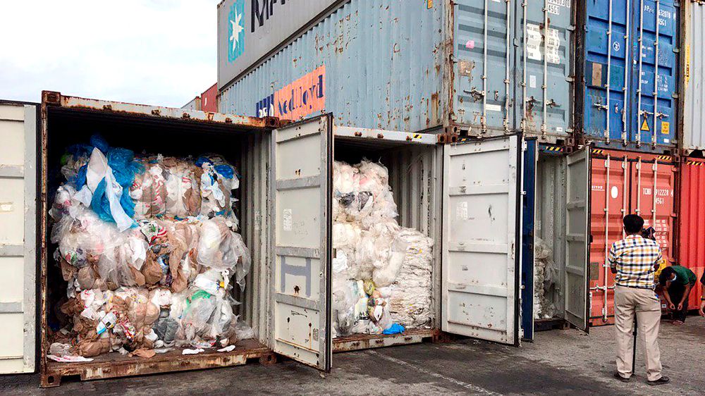 83 konteinere fulle av vestlig søppel er funnet på et havneområde i Kambodsja. Nå blir de returnert til USA og Canada.