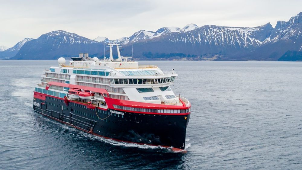 Hurtigruten setter nå 14 av 16 skip ut av drift. To skip vil drive spesialtilpasset lokaltrafikk mellom Bodø og Kirkenes.