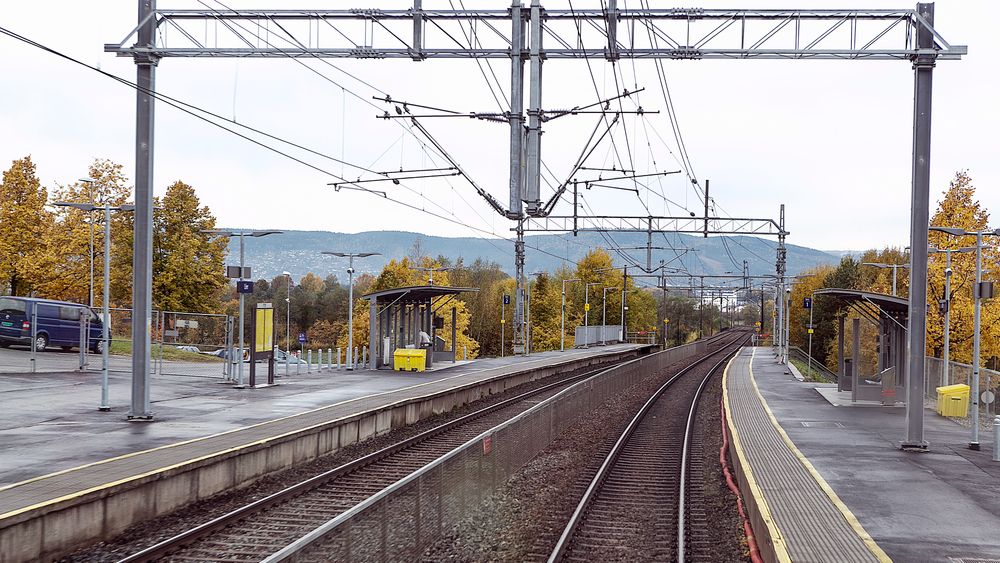 Flere byer på Østlandet har lagt storslåtte planer for byutvikling med jernbanen i sentrum. Nå endrer regjeringen og Jernbanedirektoratet kurs, fordi utgiftene må ned. Illustrasjonsbilde.