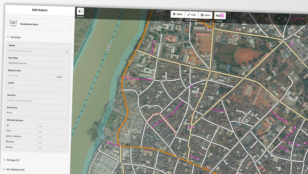 I RapiD-editoren kan du se hvilke veier som Map with AI har funnet basert på satelittbilder. De som ikke allerede finnes på kartet er markert i rosa, så kan frivillige godkjenne eller avvise forslagene, samt legge inn informasjon om for eksempel fartsgrenser.