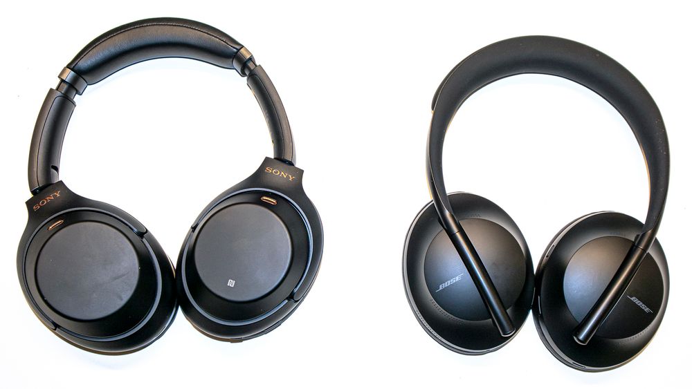 Kamphanene: Sonys WH-1000XM3 til venstre utfordres endelig fra Bose med nye Noise Cancelling Headphones 700. Spørsmålet er om det er nok og tidsnok.