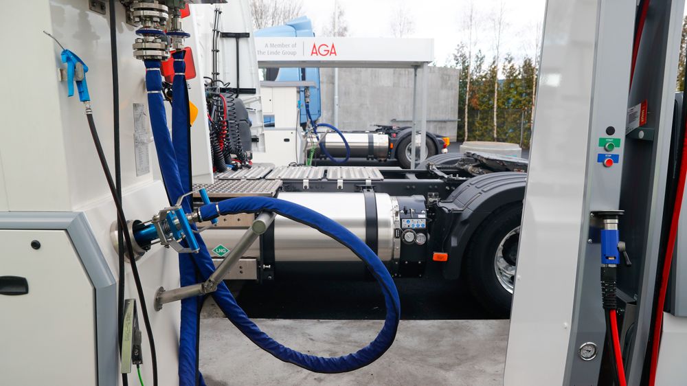 Norges første fyllestasjon for flytende biogass som drivstoff til tungtransport åpnet på Furuset i Oslo i 2018.