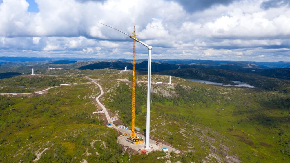 Tonstad vindpark er under bygging i Sirdal i Vest-Agder. Vindparken vil ha en kapasitet på 208 MW.