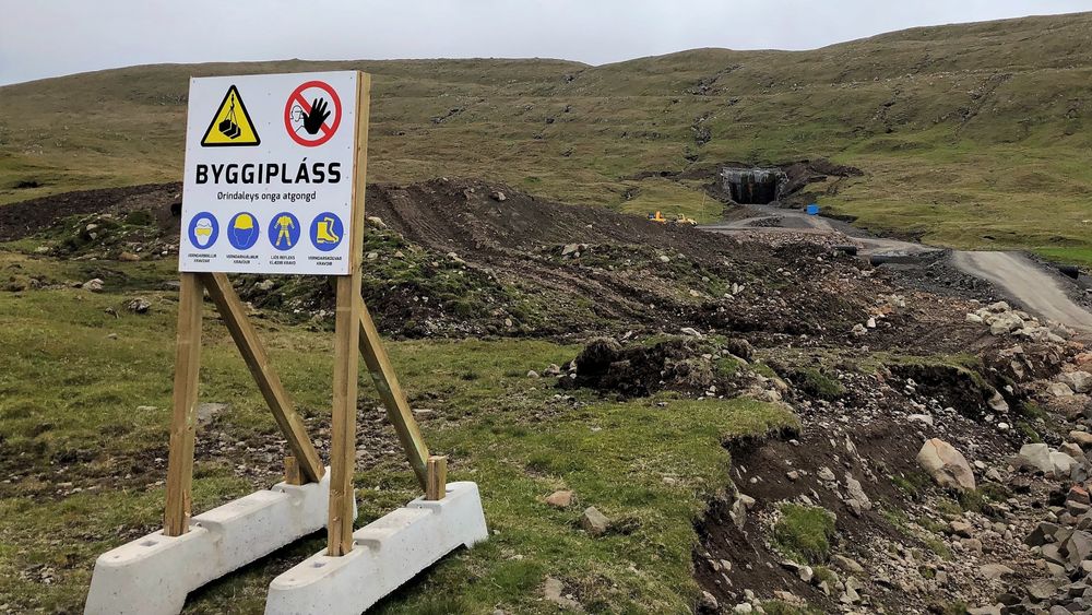 Tunnelpåhugg ved Traðardalur på Sandoy