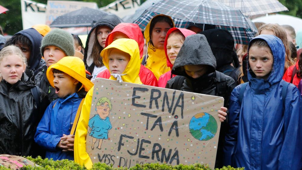 Fredag er det ventet 150.000 til Klimabrølet rundt om i Norge, 100.000 bare i Oslo. Her fra en klimastreik foran Stortinget 23. mai.