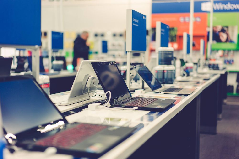 Elkjøp merker tydelige at flere har kommet for å få råd om Windows-PC-er de siste par ukene. 14. oktober er det slutt for WIndows 10.