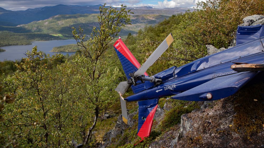 Halepartiet på H125-helikopteret  i en fjellside ikke langt unna Kvenvikvannet i Alta. Dette beskrives av SHT som et kompakt, men komplisert ulykkessted.