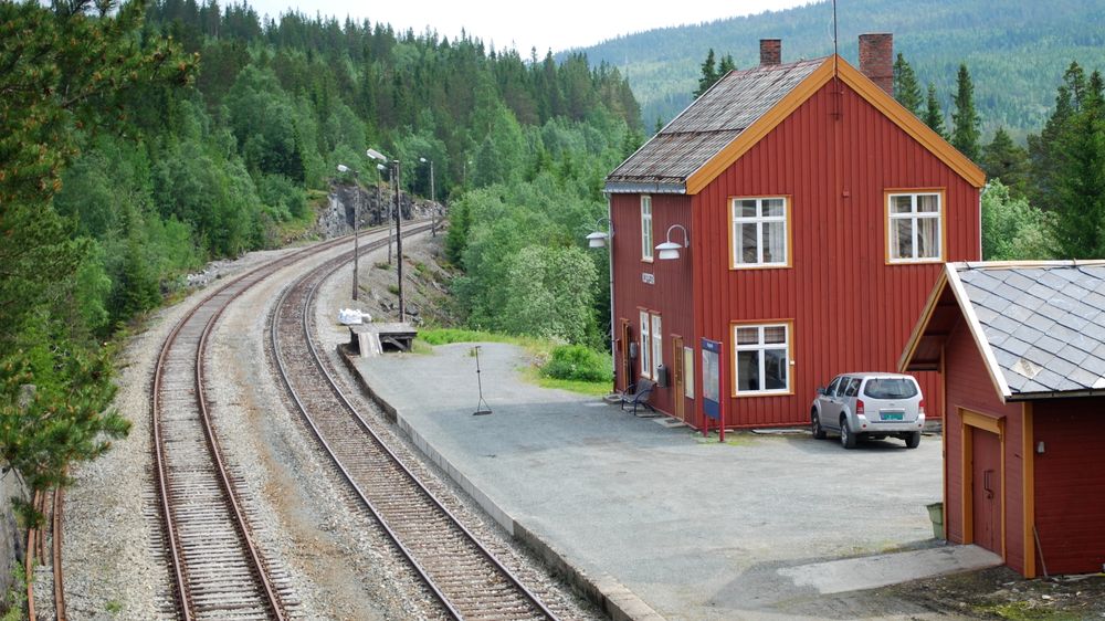 Meråkerbanen skal bli elektrifisert. Her fra Kopperå stasjon.