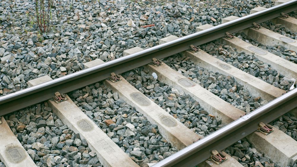 I 2023 brukte staten 624.000 euro på å drifte jernbaneinfrastrukturen i Norge.