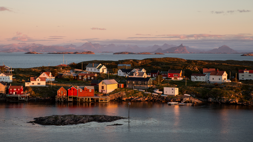 Beboerne på denne øya på Helgelandskysten ønsker å bli helt selvforsynt med energi. I tillegg er det et poeng at energien er grønn og fornybar.
