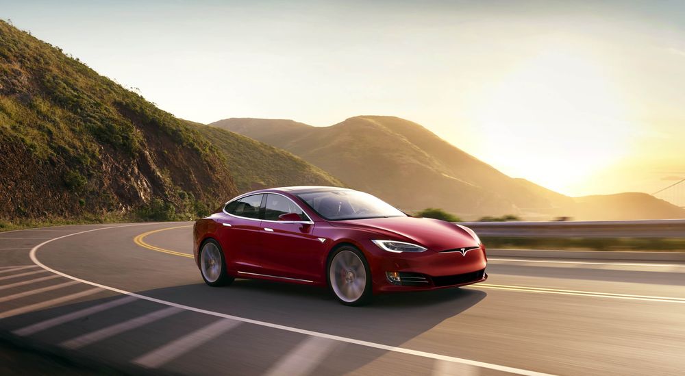 En Tesla Model S kolliderte med en brannbil i Culver City, California, i januar i fjor. Kollisjonen skyldtes særlig sjåførens «overdrevne tillit» til Teslaens ADAS-system, ifølge en pressemelding fra National Transportation Safety Board (NTSB).