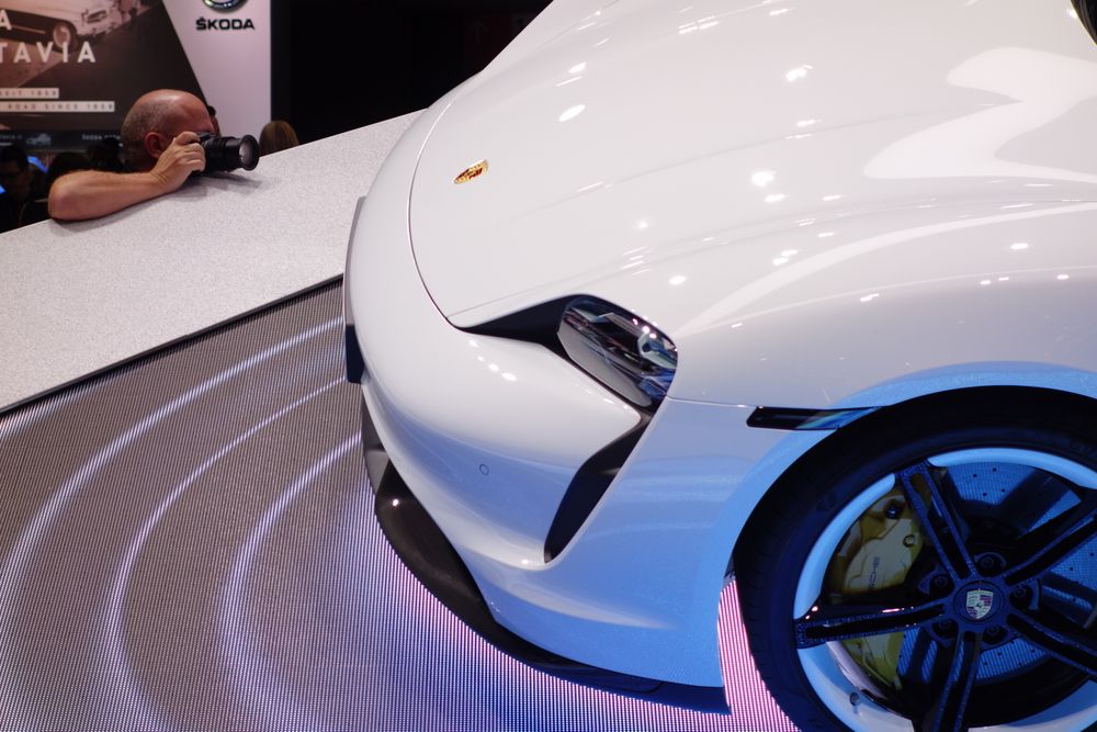  Porsche kan neppe klage på interessen for elbilen Taycan. 