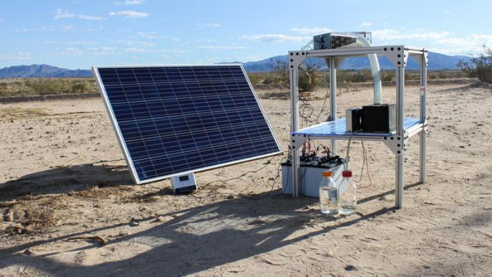 Prototyp av Omar Yaghis apparat, som kan produsere rent drikkevann fra ørkenluft.