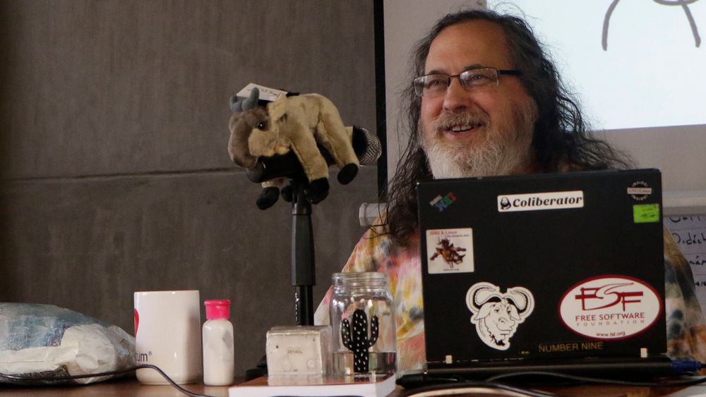 Friprog-pioneren Richard Stallman under et foredrag han holdt i Mexico høsten 2017.
