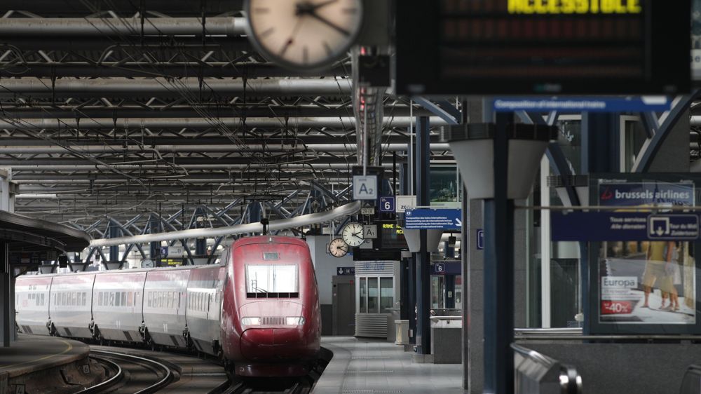 Et Thalys-tog på Brussel Midi-stasjonen.