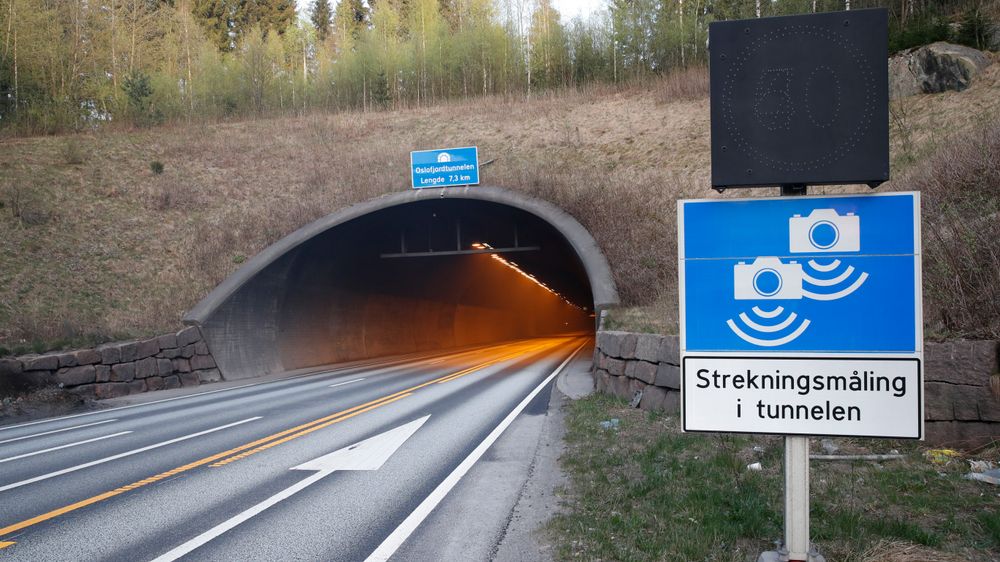 Samferdselsdepartementet har stoppet fire nye anlegg for gjennomsnittsmåling av fart, og bedt Vegvesenet stanse planleggingen av nye strekninger med tiltaket. På bildet er Oslofjordtunnelen, hvor dagens gjennomsnittsmåling ikke blir berørt av pålegget.