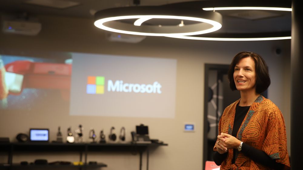 Administrerende direktør Kimberly Lein-Mathisen i Microsoft Norge åpnet selskapets 41. teknologisenter i Bjørvika mandag. 