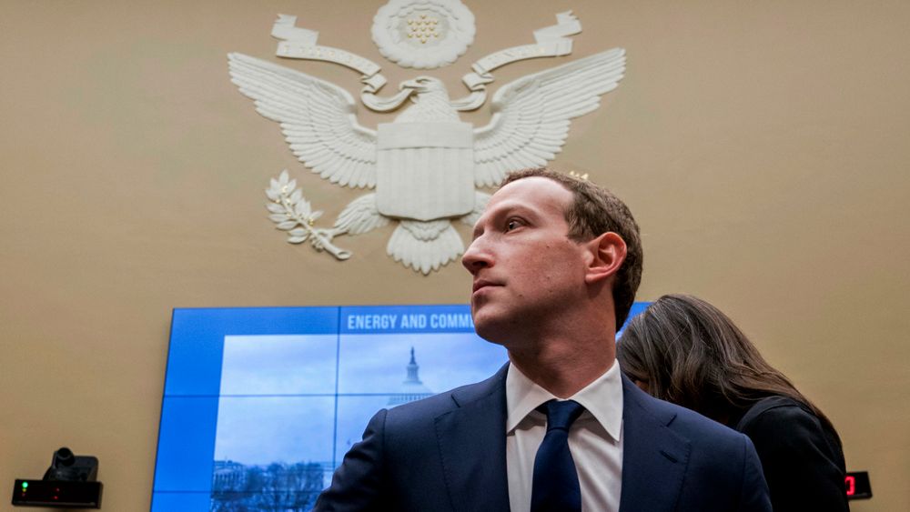 Facebook-sjef Mark Zuckerberg møtte til høring i handels- og energikomiteen i Representantenes hus i forrige måned. Han lover å kjempe mot oppstykking av selskapet.