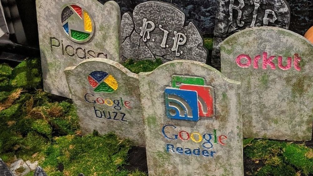 Inngjerdet gravplass for enkelte nedlagte Google-produkter i lokalene til Google Seattle.