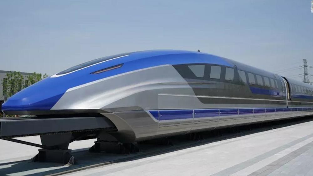 Myndighetene i Berlin mener maglev-tog vil være bedre og billigere enn å utvide T-banenettet i byen. Toget på bildet er kinesisk.