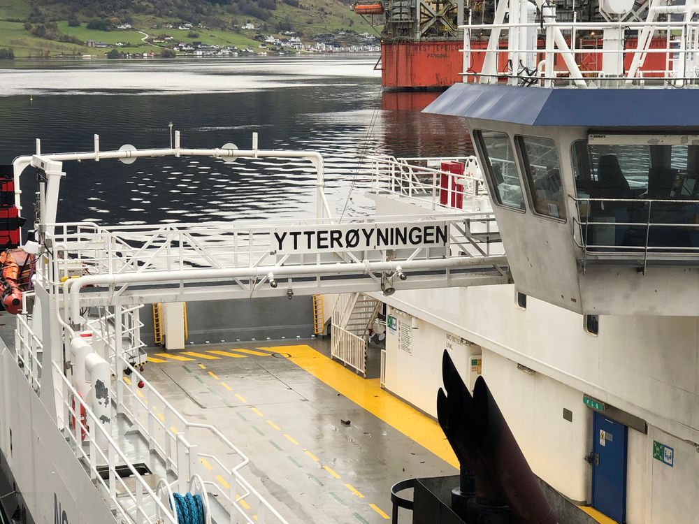 MF Ytterøyningen ligger ved Westcon Verft i Ølensvåg.