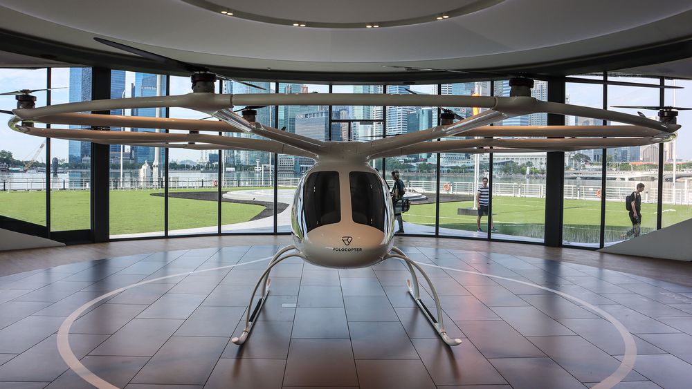 Volocopter: Hele stasen med to personer som flyr med 18 motorer veier under 900 kilo, inklusive de to om bord.