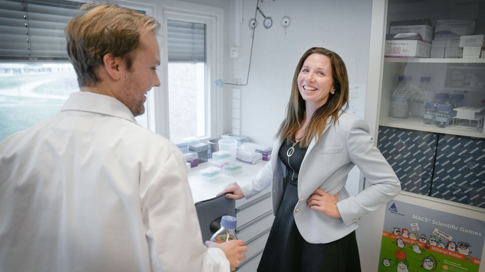 Forskningssjef Agnete Fredriksen i Vaccibody, forsker Audun Bersaas t.v.