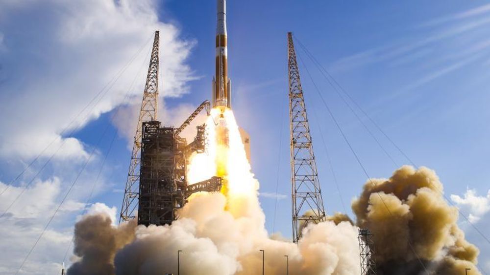 Opptil 20.000 satellitter vil bli sendt ut i kretsløp rundt Jorden i løpet av de kommende årene for å forsyne oss alle med internett. Og 30.000 flere kan følge etter hvis romfartsbedriften SpaceX får ja på sin neste søknad.