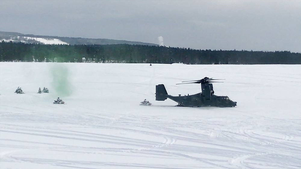 CV-22 Osprey på øvelse i Norge der det blant annet et nytt system for å laste på og av snøskutere ble testet.