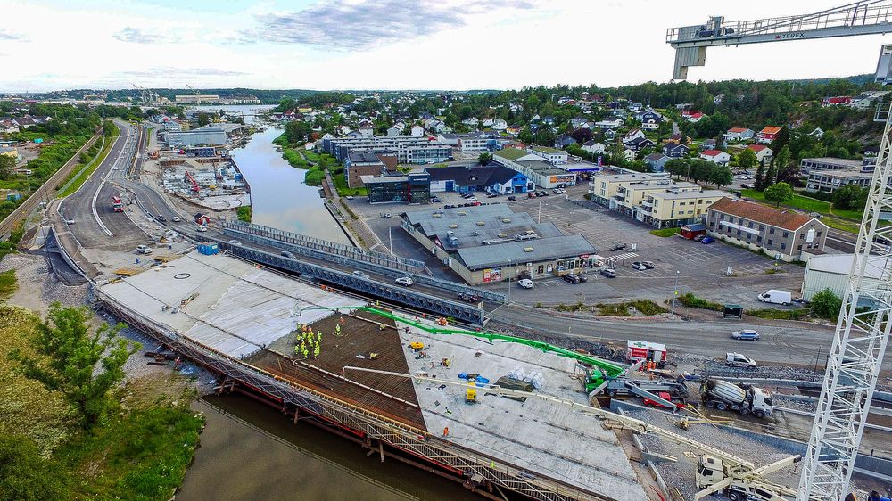 Seutbrua på riksvei 110 i Fredrikstad under bygging.