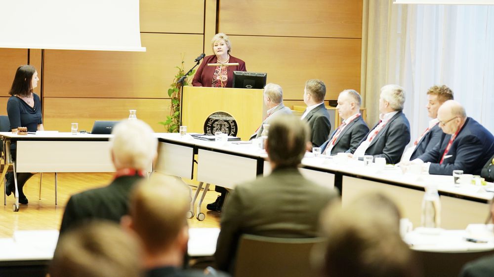  Statsminister Erna Solberg (H) møter bransjen til toppmøte om grønn skipsfart.