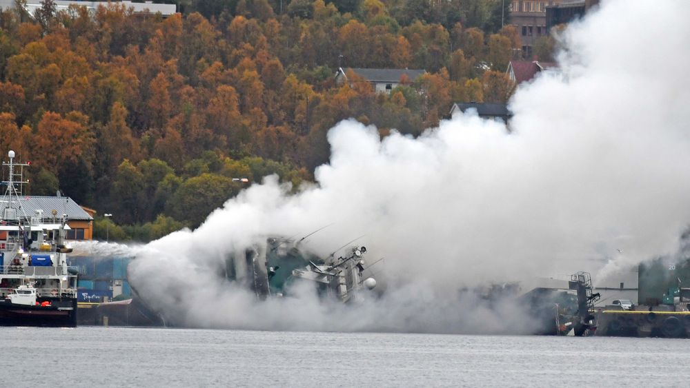 Den russiske tråleren Bukhta Naezdnik brant og sank i Breivika i Tromsø 25. september. 