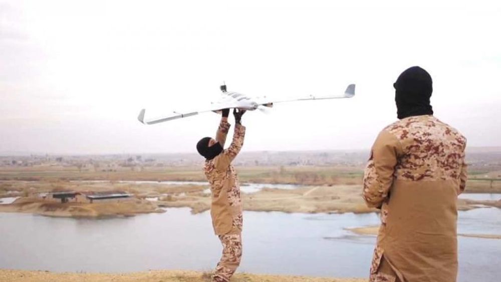IS lagde flere propagandavideoer hvor de viste hvordan de brukte droner med både faste vinger og multirotorer.