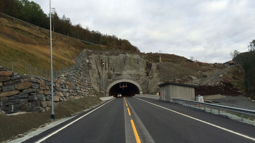 Stordalstunnelens vestre åpning på Etne-siden.
