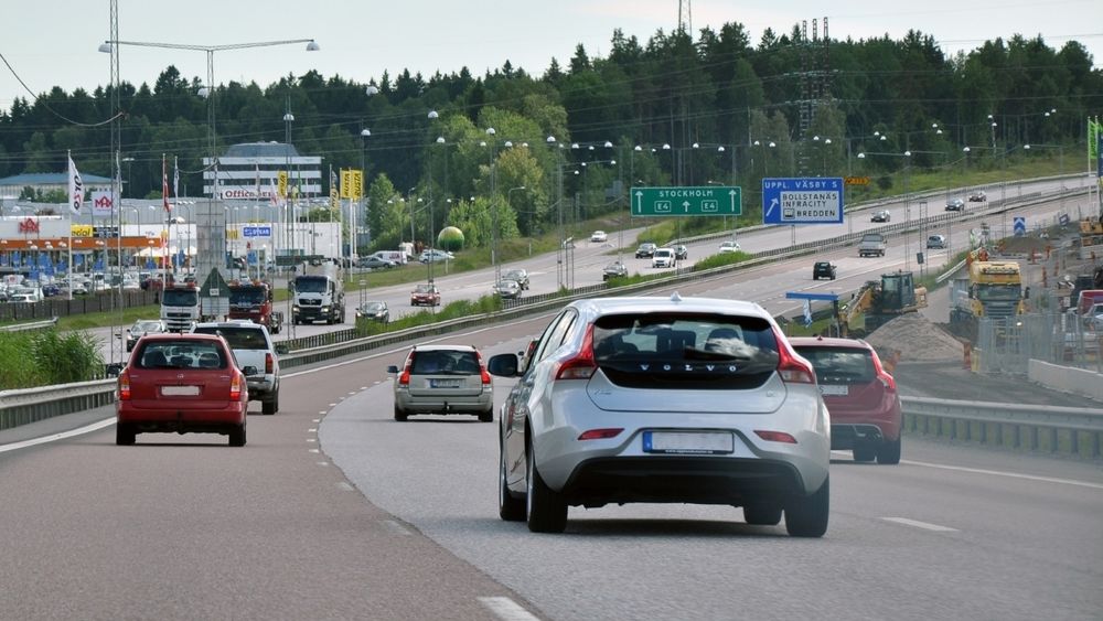 I 2017 var CO2-utslippene fra den svenske transportsektoren 17 millioner tonn. Personbiler sto for 67 prosent av utslippene.