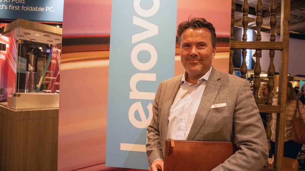Hit, men ikke lenger: Nordisk sjef for PCer i Lenovo, Morten Karlsrud, skal lansere en rekke nye innovative PC-er i løpet av første halvår. Men vise dem frem en dag før lansering får han ikke.
