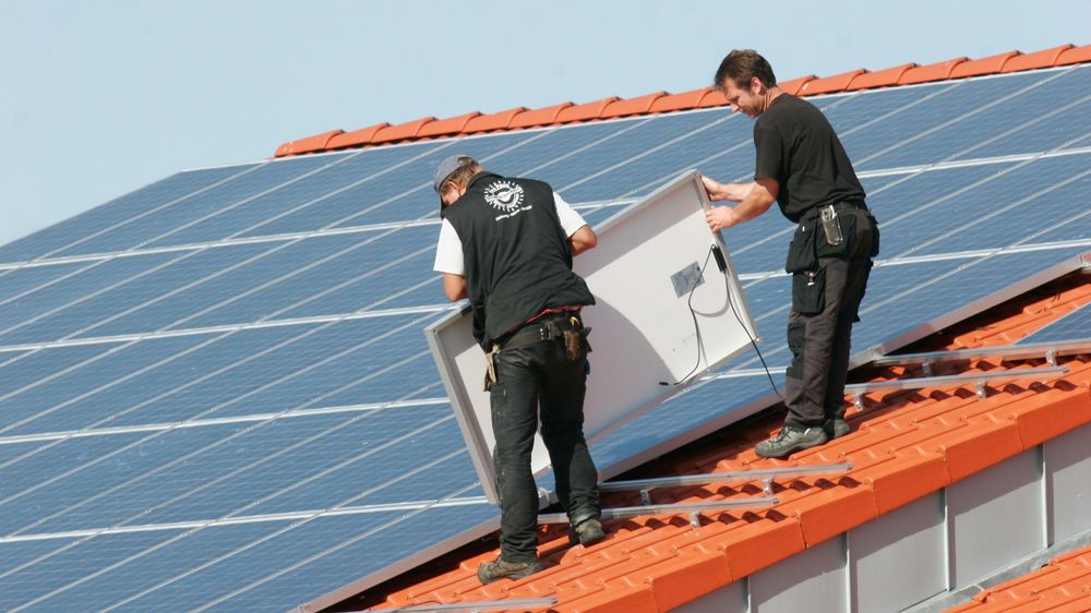 Norge henger etter Europa på solceller. Nå foreslår Norsk Solenergiforening og Solenergiklyngen flere nye støtteordninger for solenergi i Norge.