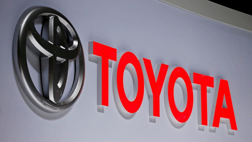 Toyota må tilbakekalle flere millioner biler, på grunn av en feil med airbagen, som kan utgjøre en fare for bilistene.