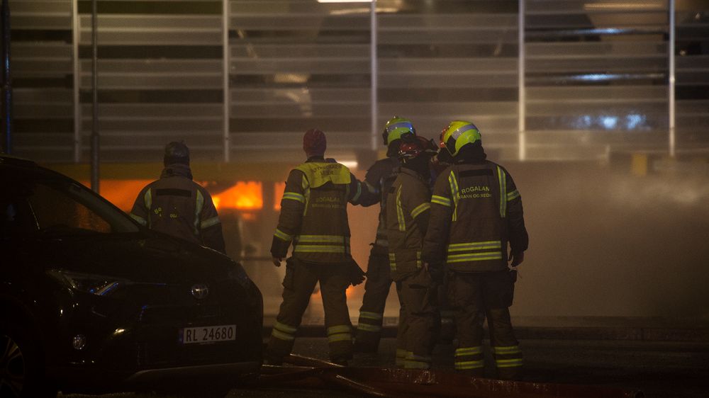 Brann i parkeringshuset på Stavanger lufthavn Sola