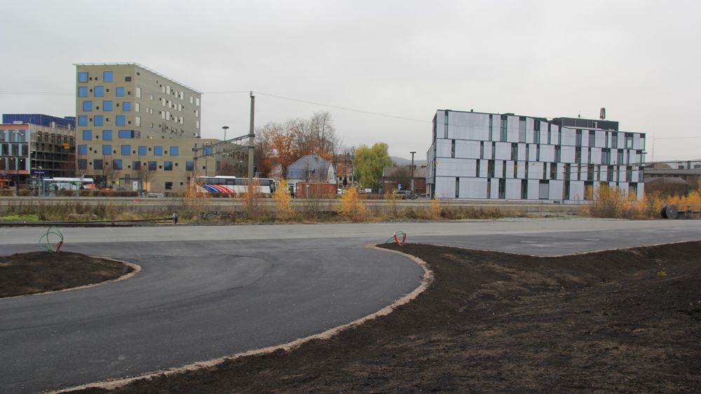 Deler av den nyanlagte parkeringsplassen til Lilleelva Parkering ved fylkesvei 32. Bildet er tatt rett før avslutningen av prosjektet i 2018.
