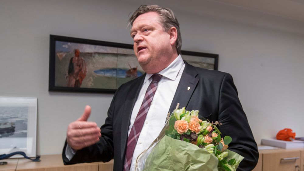 Tidligere fiskeri- og sjømatminister Harald Tom Nesvik går tilbake til sin gamle jobb i Sølvtrans. Her fra nøkkeloverrekkelse i Nærings- og fiskeridepartementet.