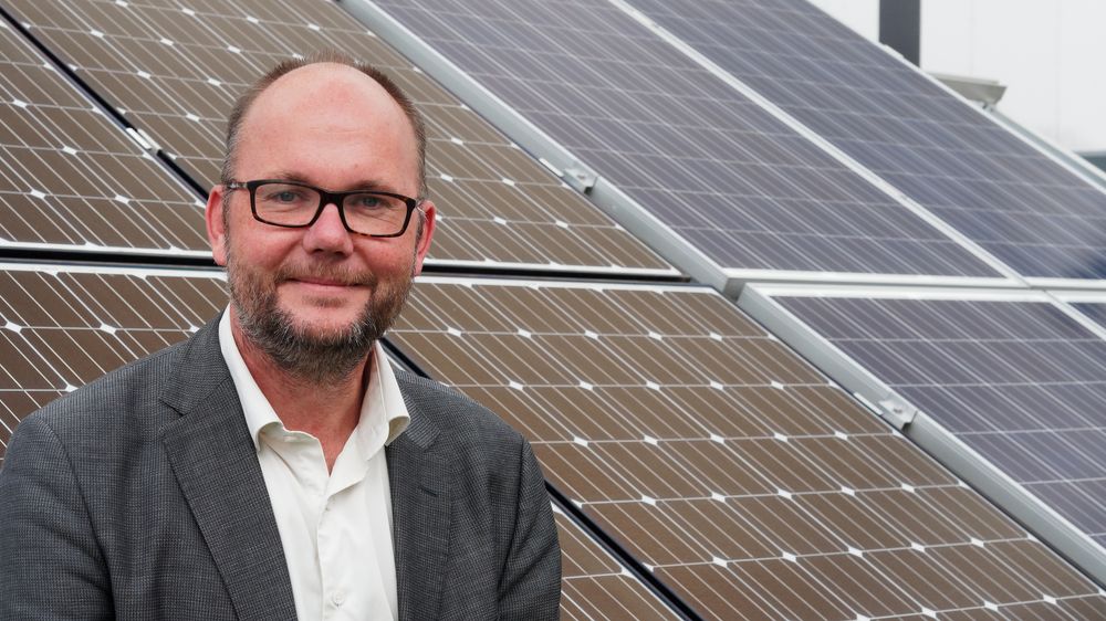 Erik S. Marstein, forskningssjef ved IFE, sier solkraft er den store vinneren, og at IEA i ny rapport undervurderer vekstpotensialet for solkraft.